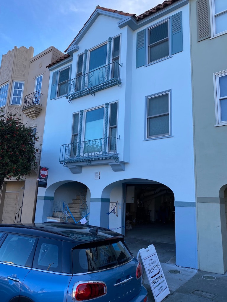 Cow Hollow Exterior